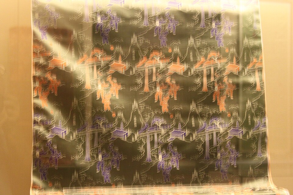 Shu brocade photographed at Sichuan Museum in 2010, not Chengdu Museum
